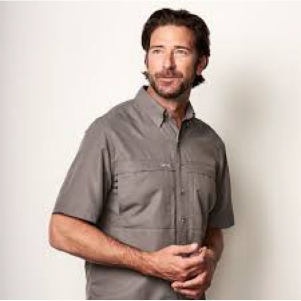 NWT GG Men's Gray Casual Button Down Shirt !